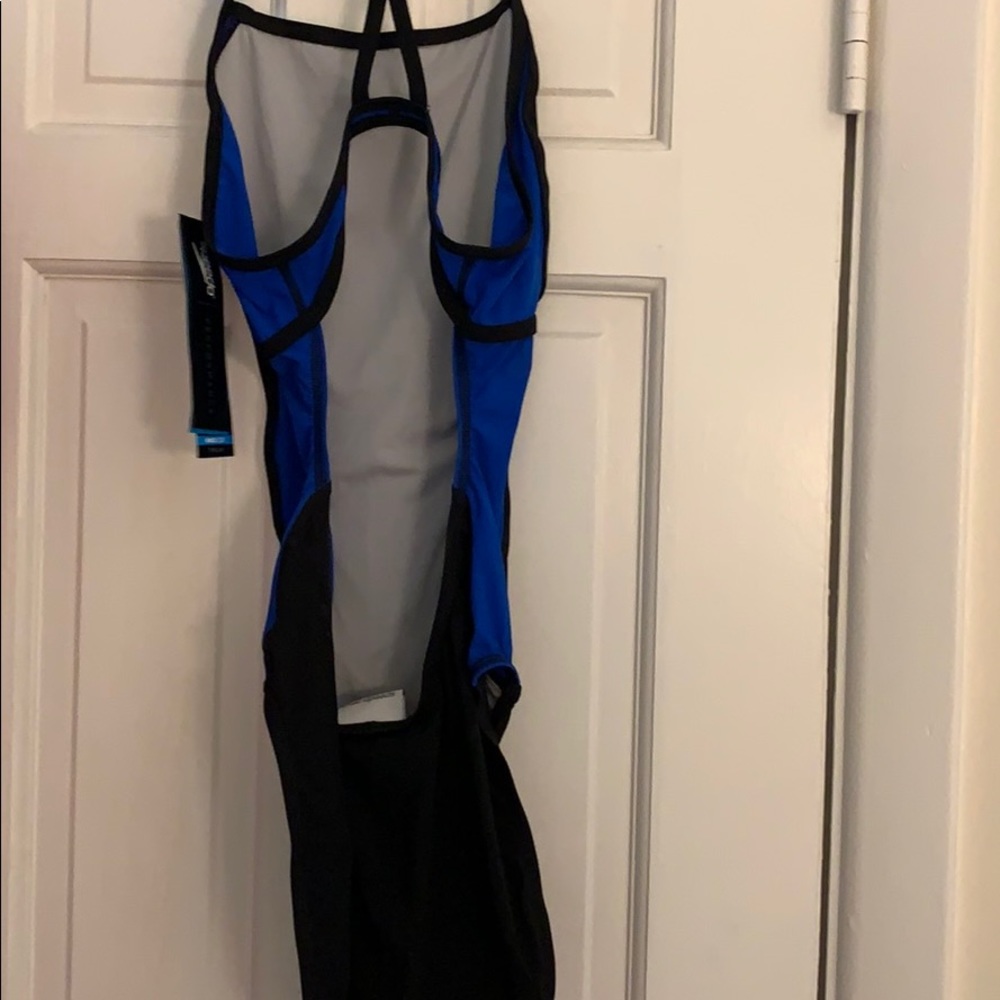 Speedo performance swimsuit - Picture 2 of 2